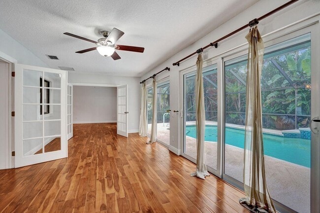 Building Photo - 1283 Barnstaple Cir