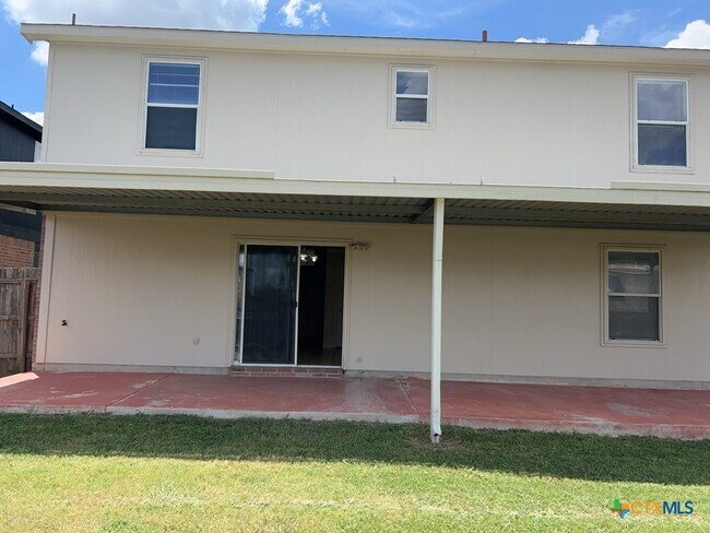 Building Photo - 5604 Bertha Dr