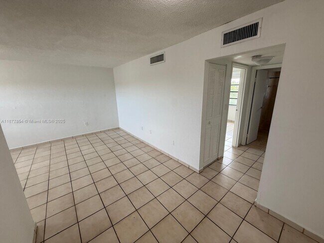 Building Photo - 1325 W 68th St