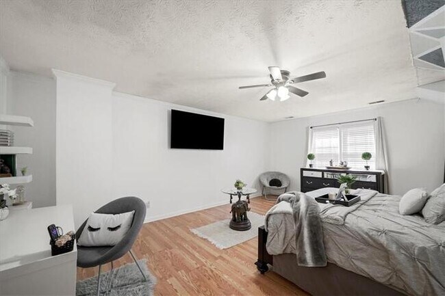 Building Photo - 4 bedroom house in Lawrenceville with cozy...