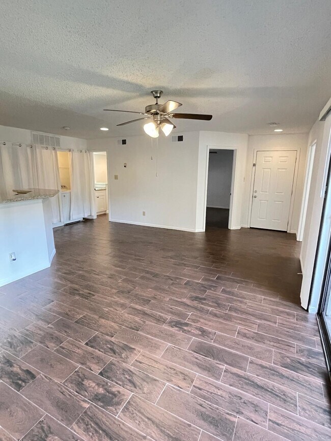 Building Photo - 2300 Old Spanish Trl