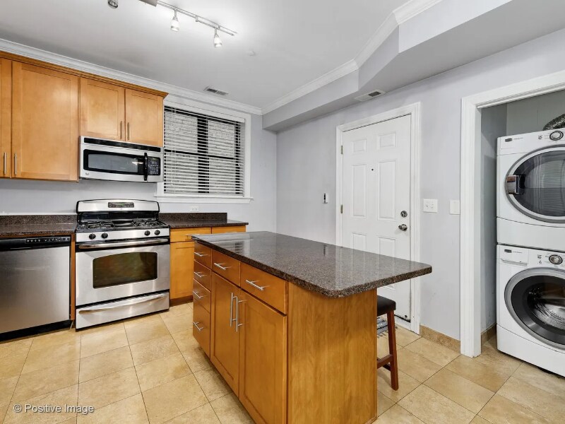 Building Photo - 556 W Deming Pl