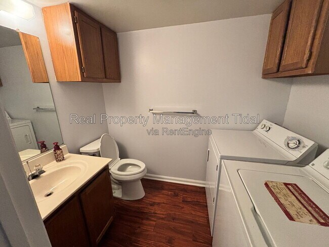 Building Photo - 461 Charter Oak Dr