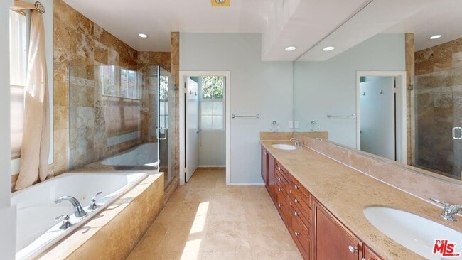 Building Photo - 5655 Como Cir