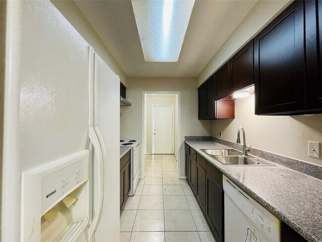 Building Photo - 12713 Lima Dr
