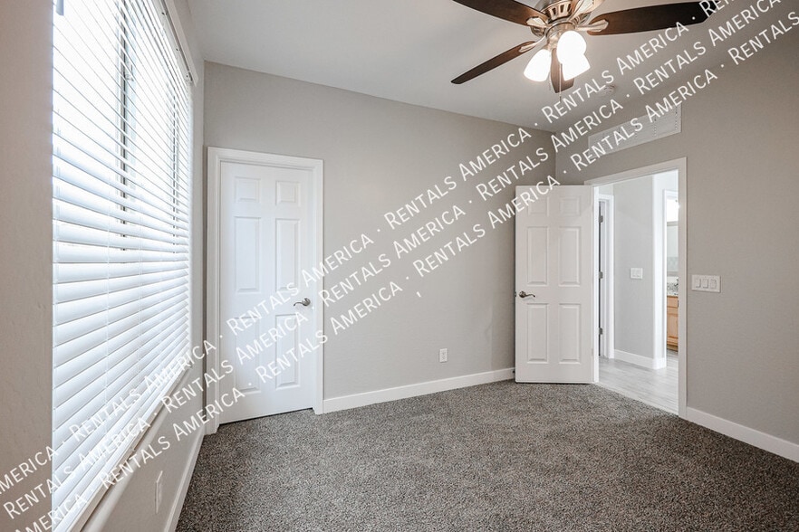 Building Photo - 43232 Wallner Dr
