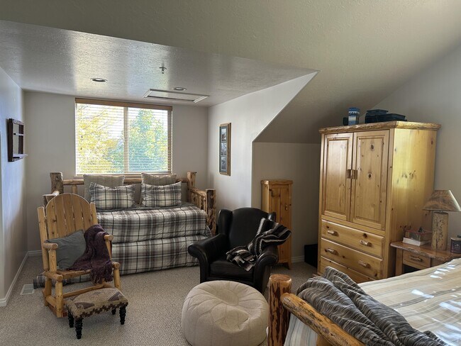 Building Photo - 3562 N Fox Run Dr