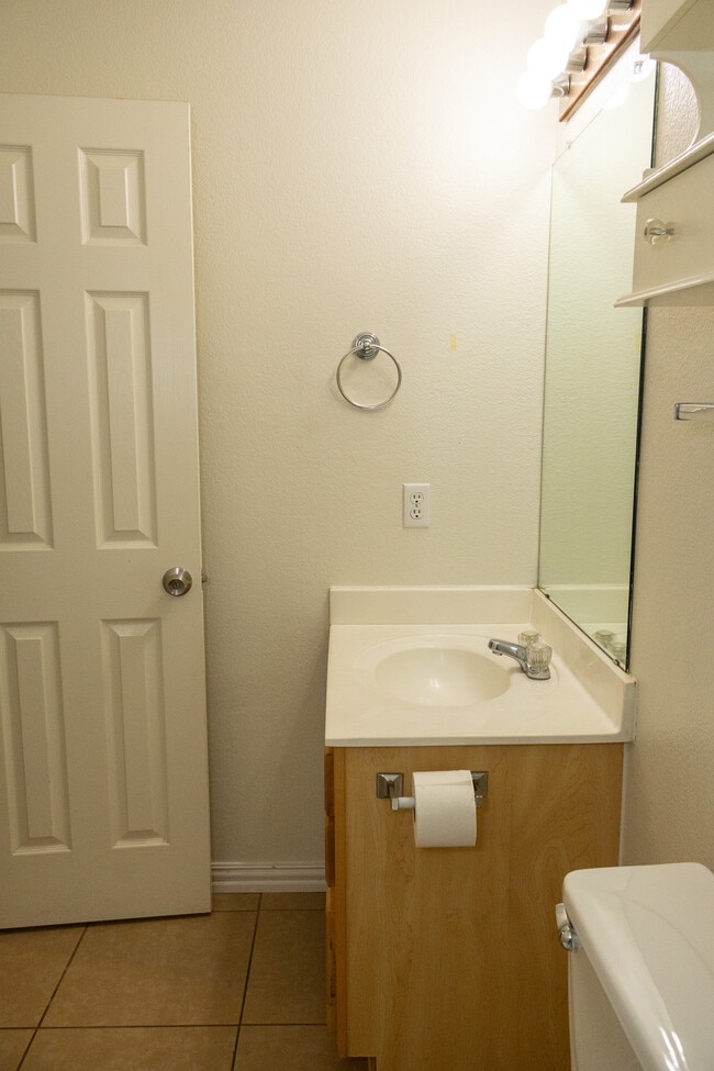 Building Photo - 1613 Apollo Cir