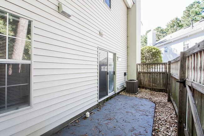 Building Photo - 2 Bedroom 2.5 Bathrooms in South Chesapeake