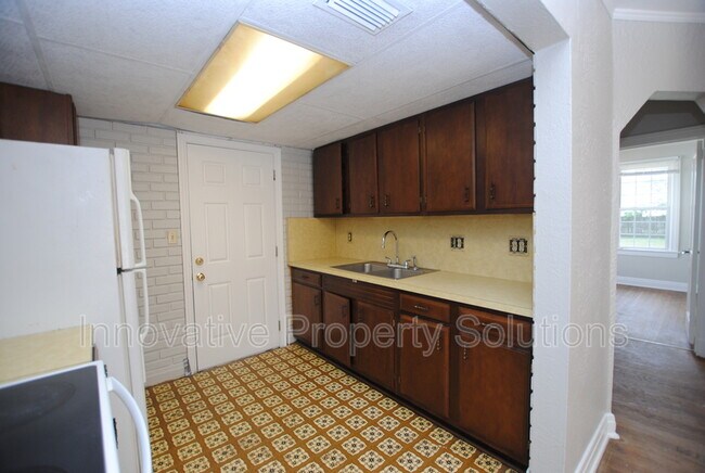 Building Photo - 2065 Camden Ave
