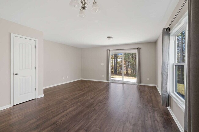 Building Photo - 2-Bed End Unit Townhome in Clayton