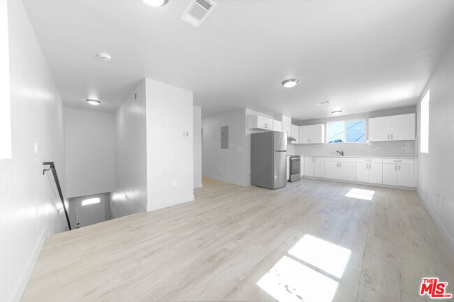 Building Photo - 236 W 84th Pl