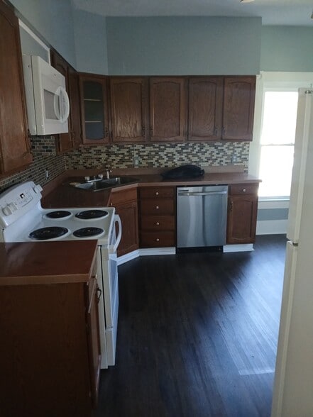 Building Photo - 813 1/2 4th St