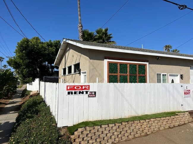 Building Photo - Charming 1BR/1BA w/Private Yard.  A Few Blocks From The Beach!