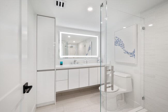 Building Photo - 100 SE 5th Ave