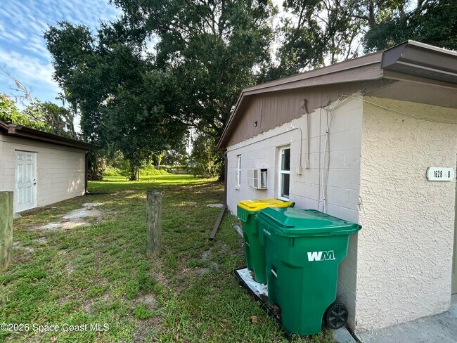 Building Photo - 1628 Sue Dr