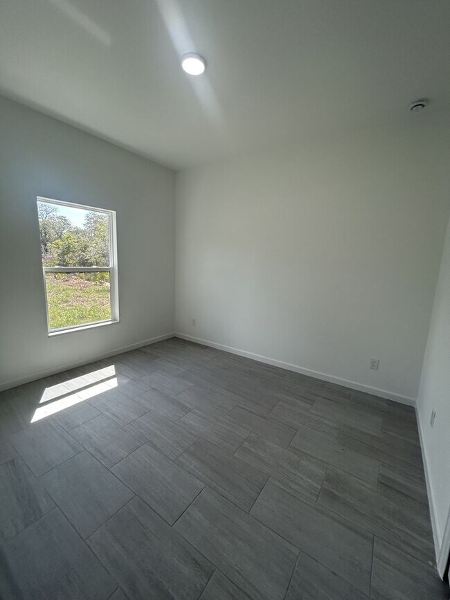 Building Photo - 544 Highlands Lake Dr