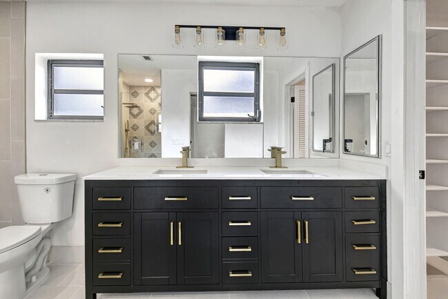 Building Photo - 4705 Fountains Dr S