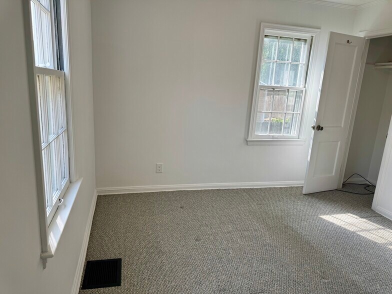 Building Photo - 1505 Kirkwood Blvd