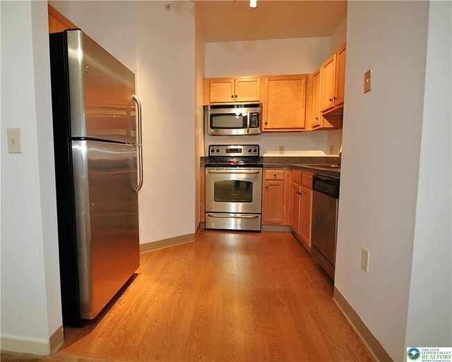 Building Photo - 2121 Hokendauqua Ave