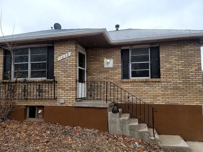 Building Photo - 5036-5038 N Topping Duplex