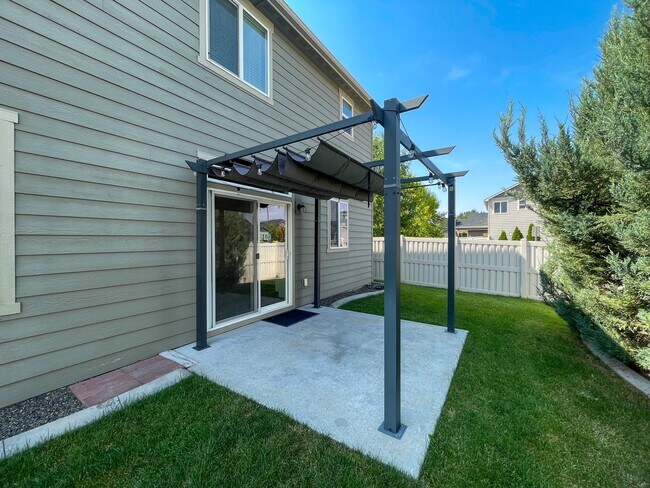 Building Photo - 11473 Baserri Dr