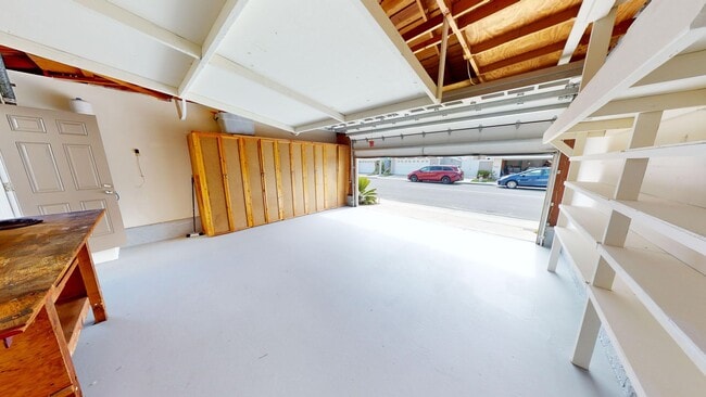 Building Photo - Beautifully Updated Spacious 3 Bed 3 Bath Home in Coronado Cays Available for Lease!