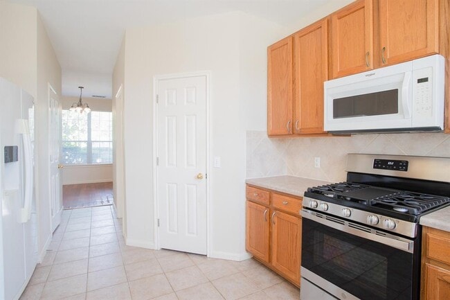 Building Photo - 4001 Barlow Dr