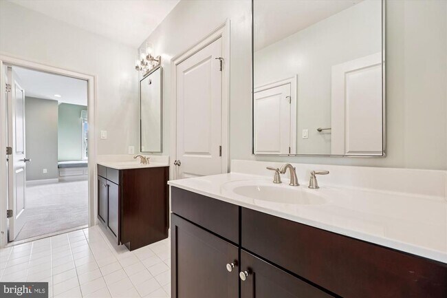 Building Photo - 448 Salk Cir