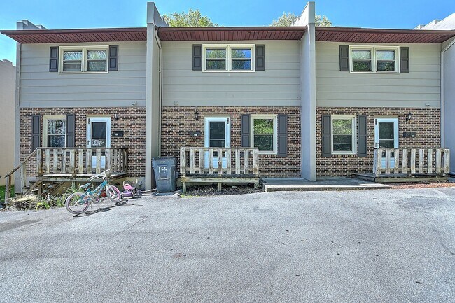 Primary Photo - 405 Cypress St