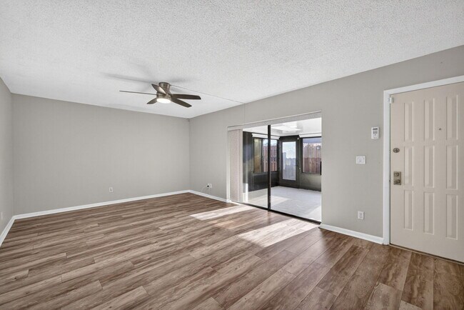 Building Photo - 5612 SE Riverboat Dr