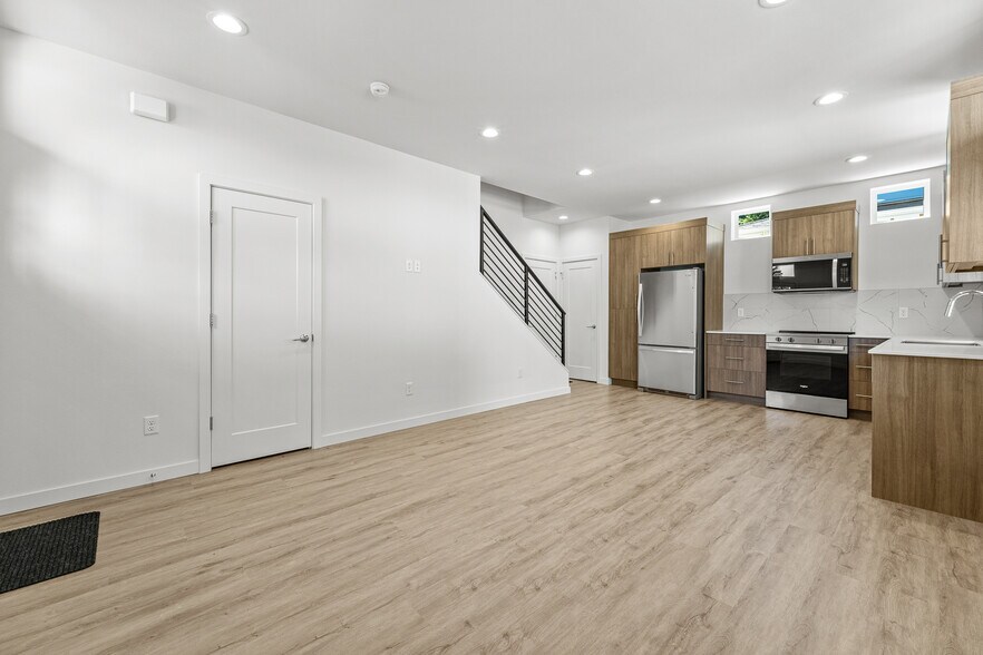 Building Photo - 2544 NE 143rd St
