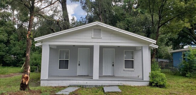 Building Photo - 1631 W 31st St