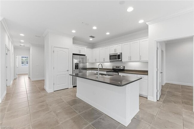 Building Photo - 6969 Avalon Cir