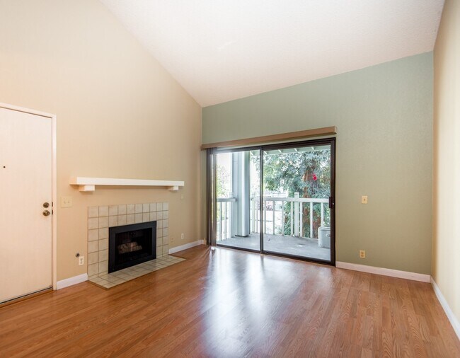 Building Photo - 3651 Knollwood Terrace