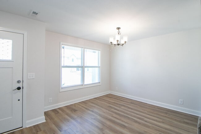 Building Photo - 433 Pomeroy Dr