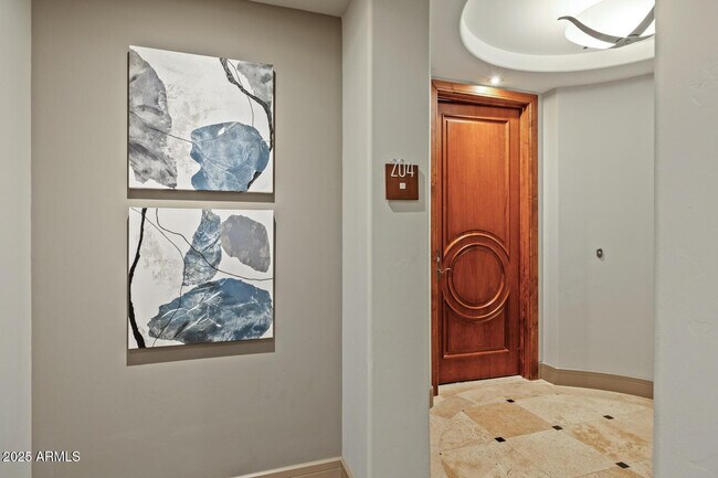 Building Photo - 2402 E Esplanade Ln