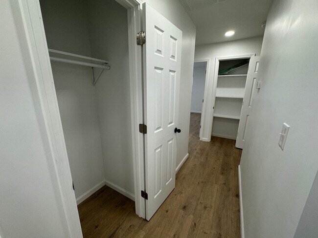 Building Photo - 3 Bedroom, 1 bath house with a bonus room