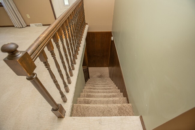 Building Photo - 131 Cresent Dr