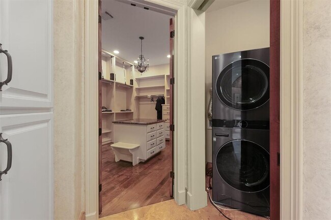 Building Photo - 12375 Tramonto Dr