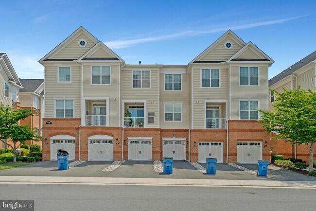 Building Photo - 23286 Southdown Manor Terrace