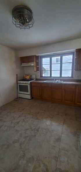 Building Photo - 173 Stuyvesant Ave