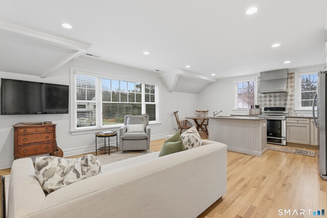 Building Photo - 4 Winker Ln