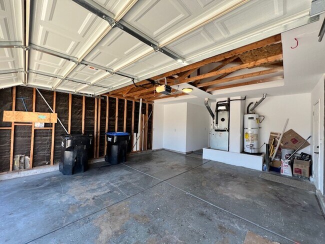 Building Photo - Fabulous 3 bedroom  Home