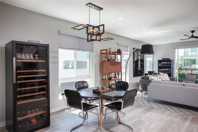Building Photo - 614 Malibu