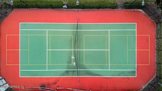 Building Photo - 411 Walnut Dr