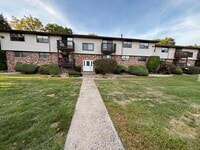 Building Photo - 44 Surrey Dr