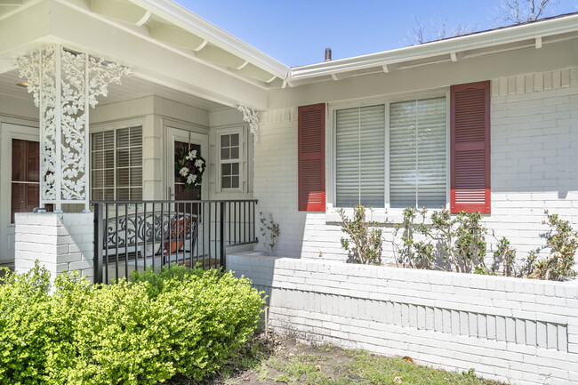Building Photo - 6503 Ravendale Ln