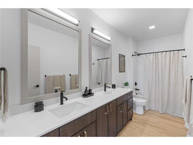 Building Photo - 21401 Dushane Pkwy