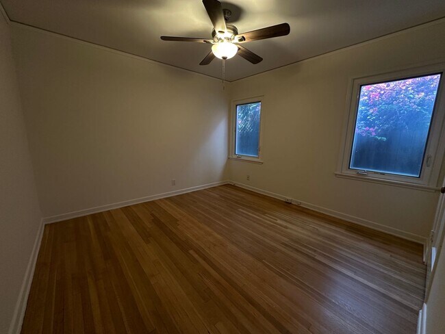 Building Photo - 3 Bed, 2 Bath Home in Lake Balboa